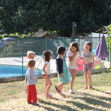 Parfois les enfants organisent des spectacles aux parents...