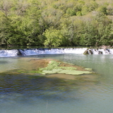 Destination ROCAMADOUR, à seulement 25 minutes du domaine, vous longerez de temps à autre la rivière l'Alzou, sauvage et entourée d'une verdure authentique.