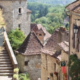 C'est ainsi que s'achève notre belle journée à Saint Cirq Lapopie, Ruelles étroites, escarpées, sous le soleil fidèle du Lot.