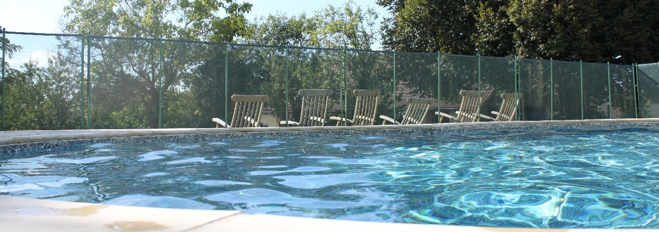 La piscine des gites le Tillou, le Pigeonnier et la Bichonnière